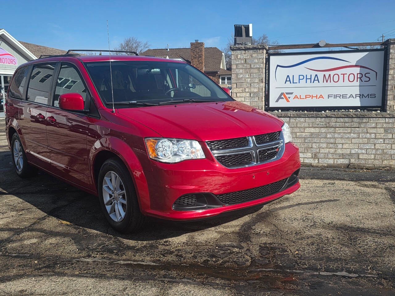 Used 2015 Dodge Grand Caravan SXT image 1