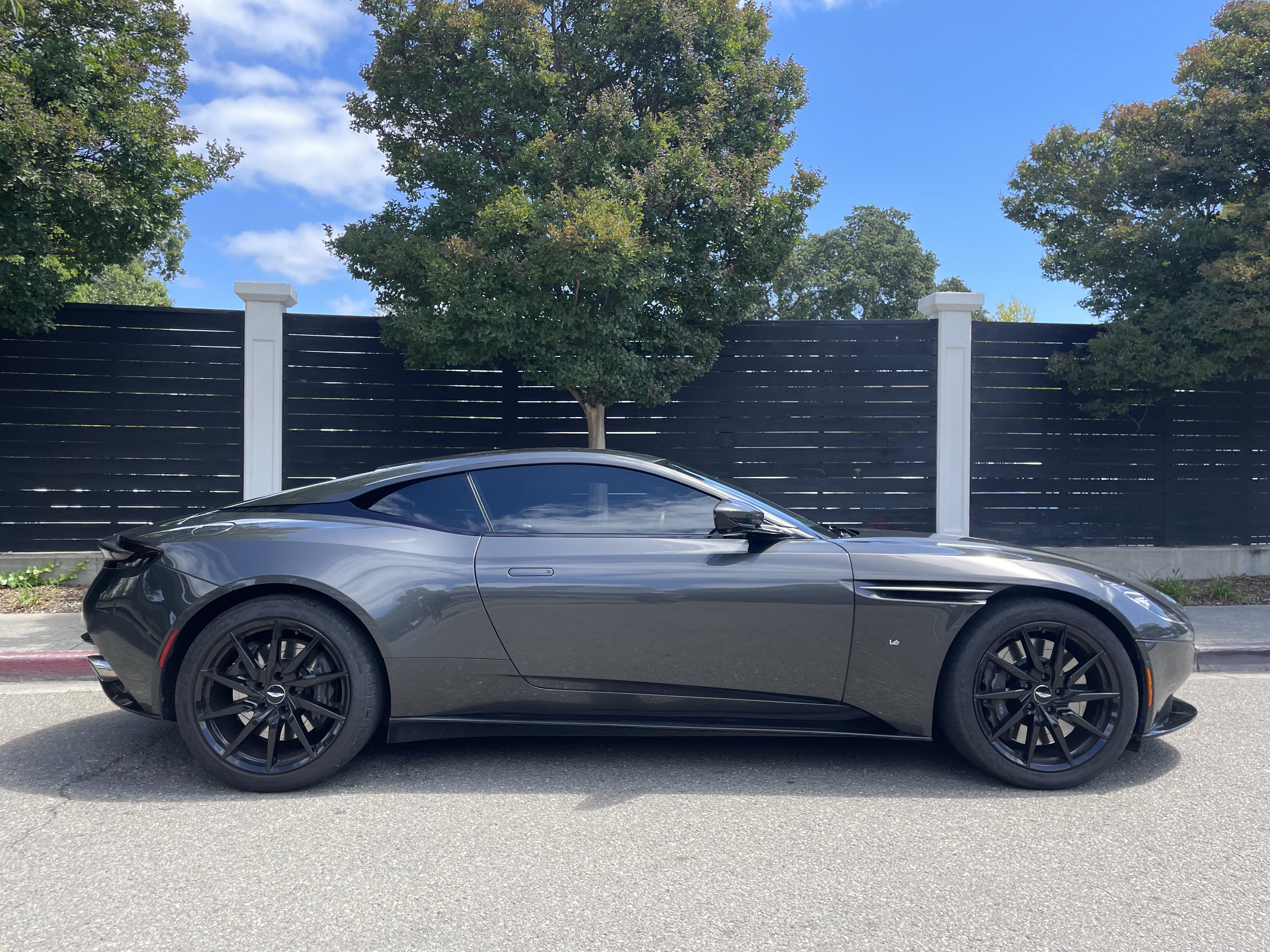 Used 2017 Aston Martin DB11 V12 RWD image 5