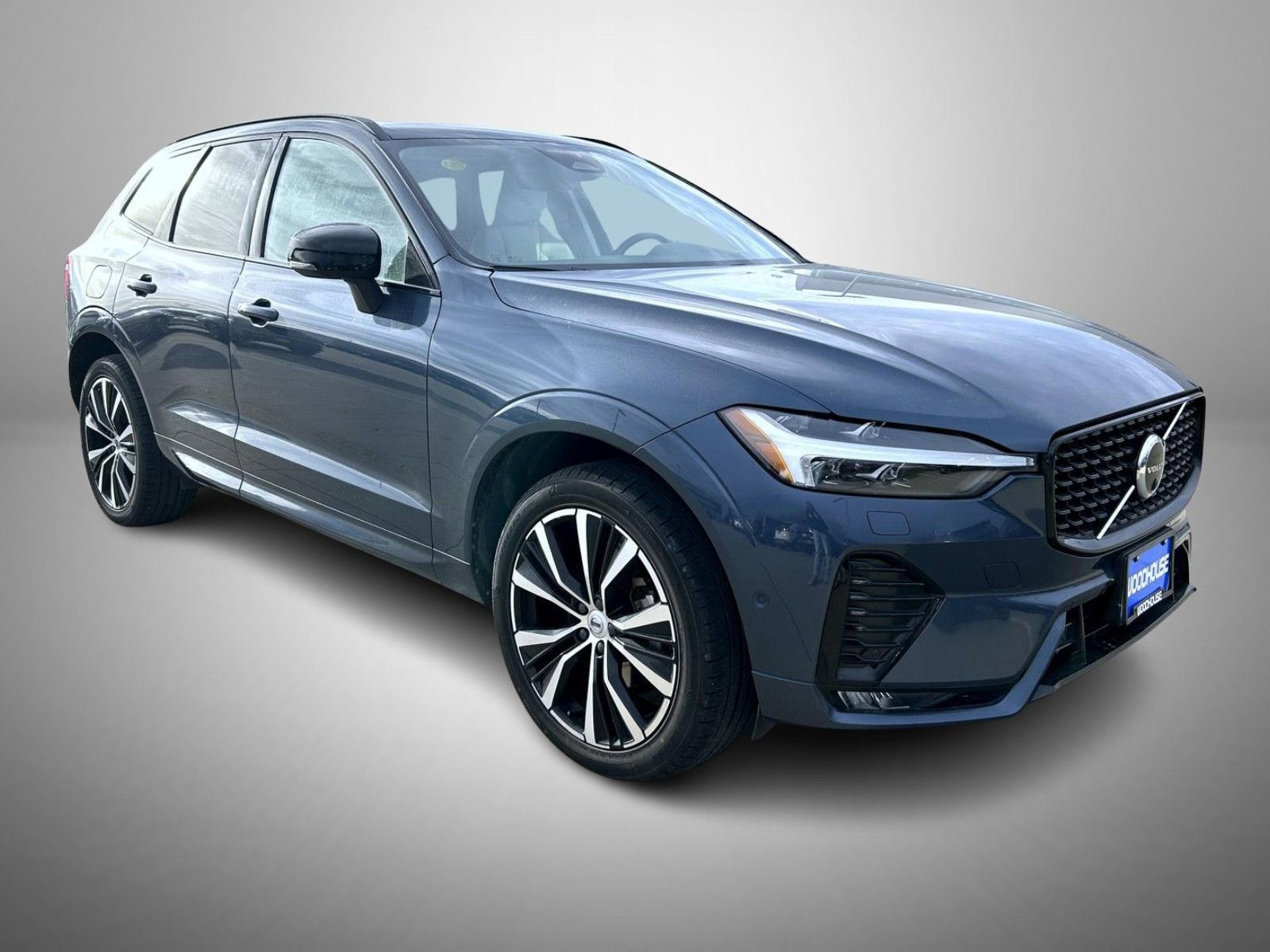 Used 2023 Volvo XC60 B5 Plus AWD/4WD image 3