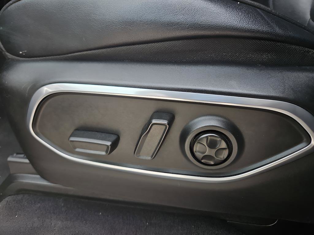 Used 2024 Jeep Wagoneer L Series II image 14