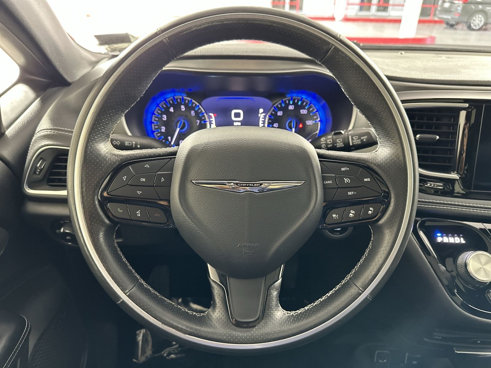 Used 2019 Chrysler Pacifica Limited w/ Advanced Safetytec Group FWD image 16