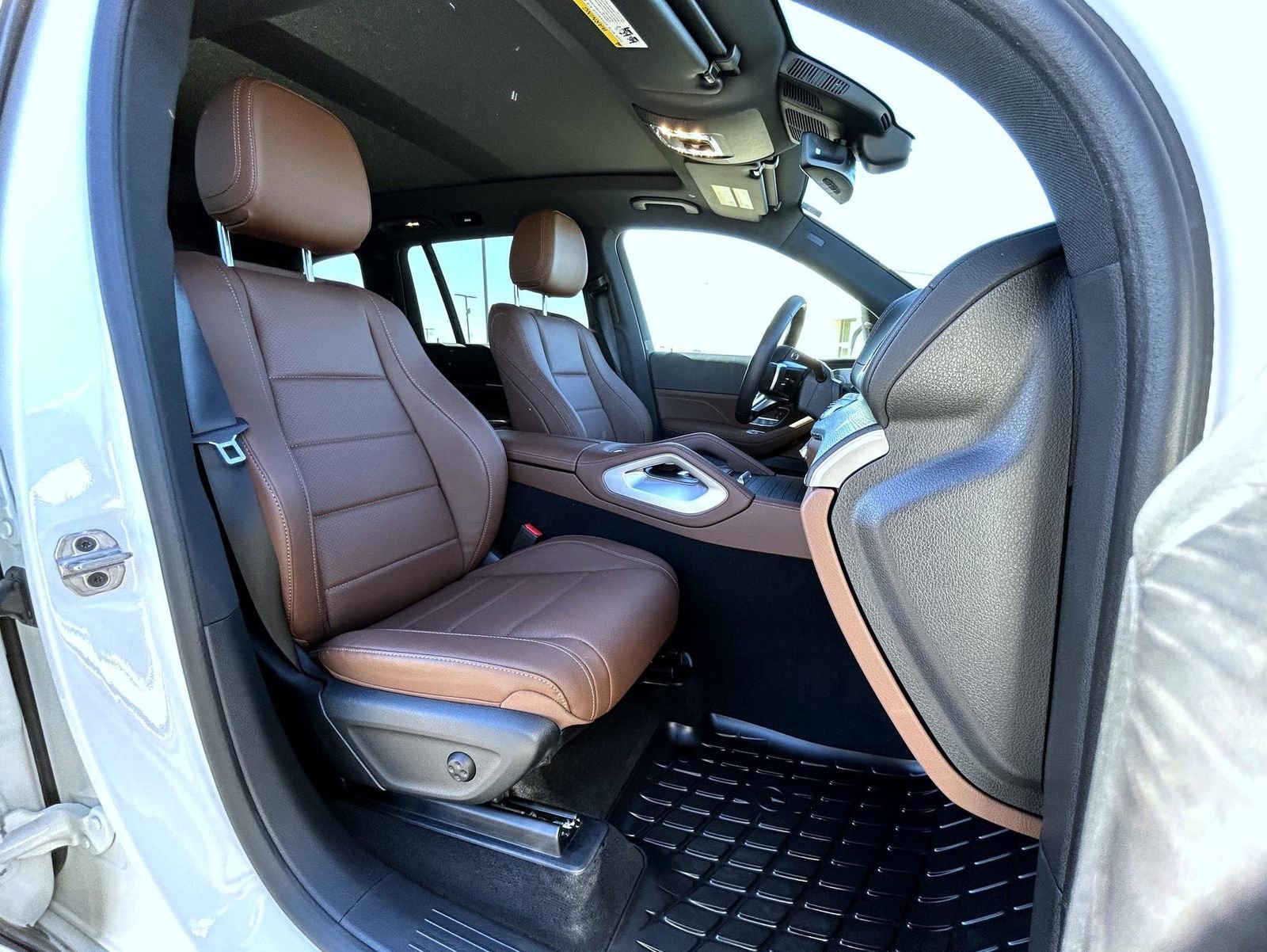 Used 2025 Mercedes-Benz GLS 450 4MATIC image 14