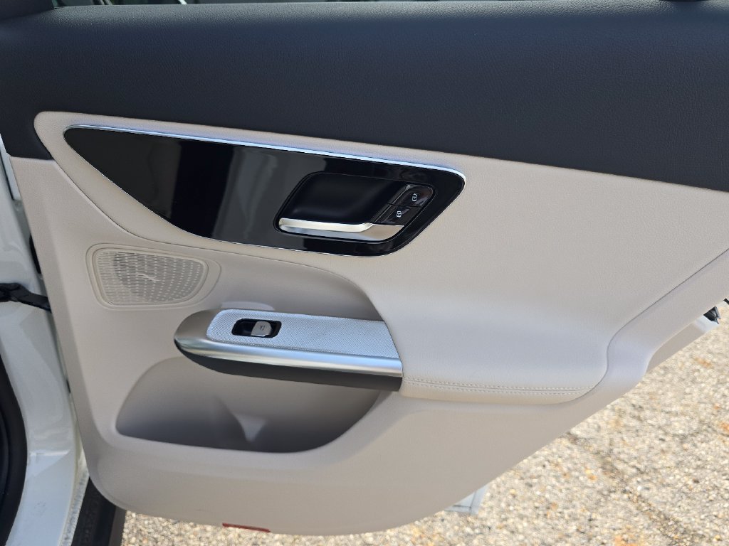 Used 2026 Mercedes-Benz GLC 300 4MATIC image 24