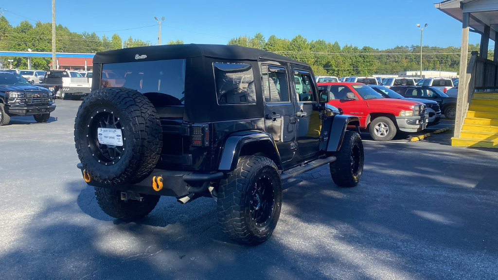 Used 2018 Jeep Wrangler Unlimited Sahara w/ Connectivity Group AWD/4WD image 5