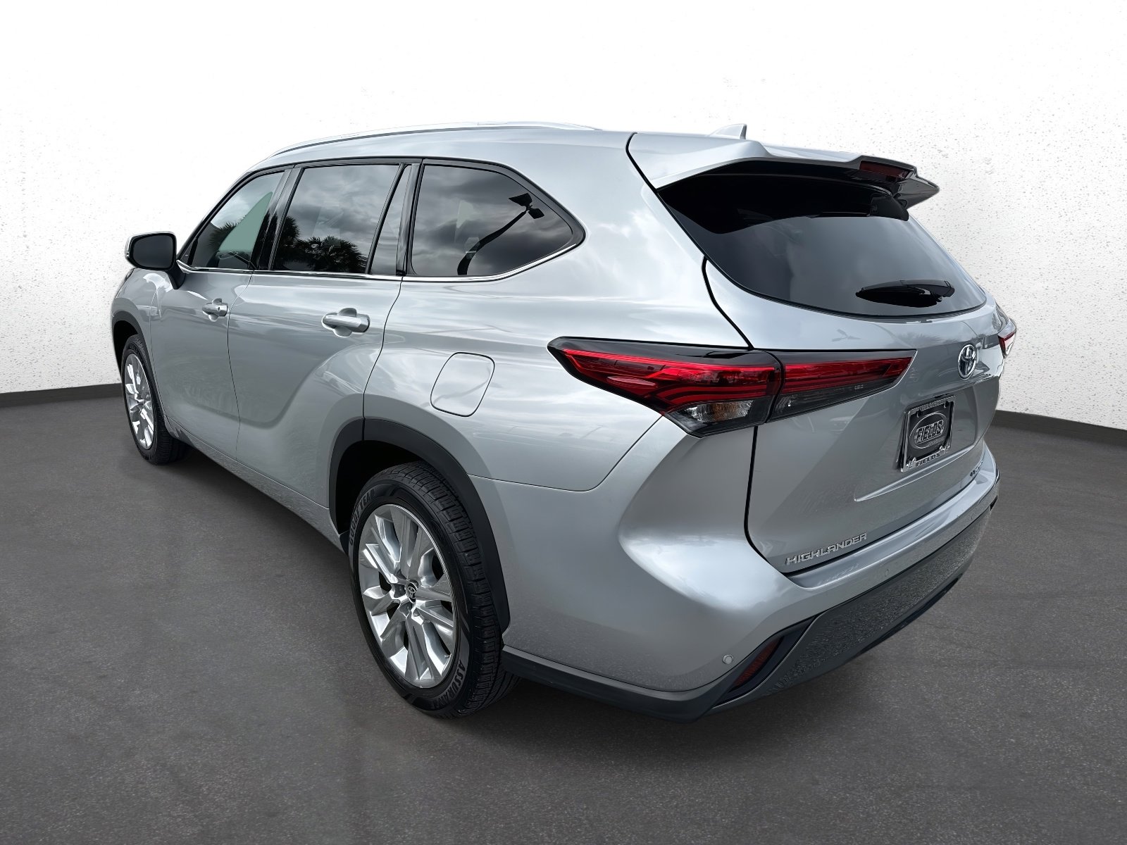 Used 2022 Toyota Highlander Limited image 5