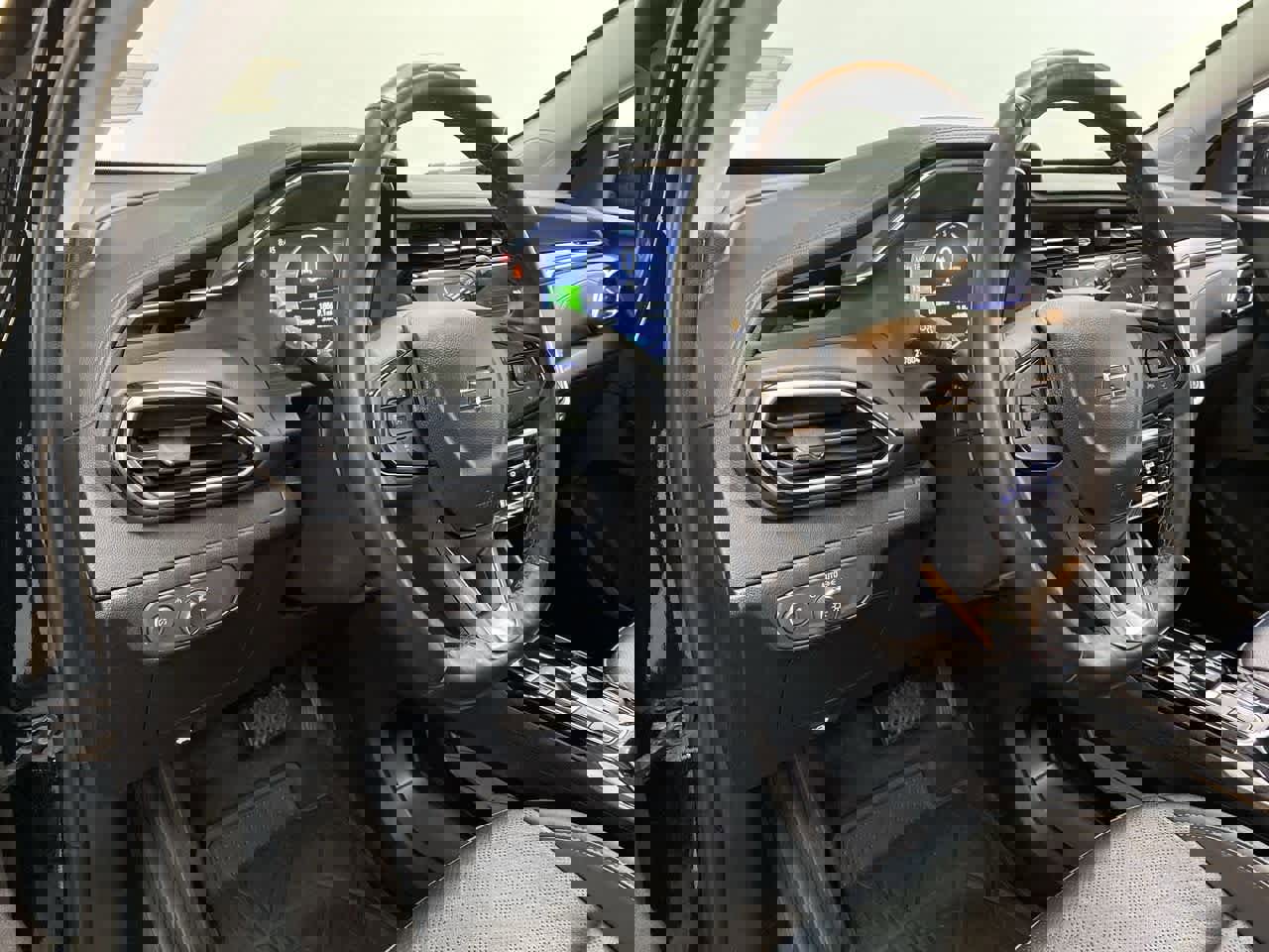 Used 2023 Chevrolet Bolt EUV LT w/ Convenience Package image 2