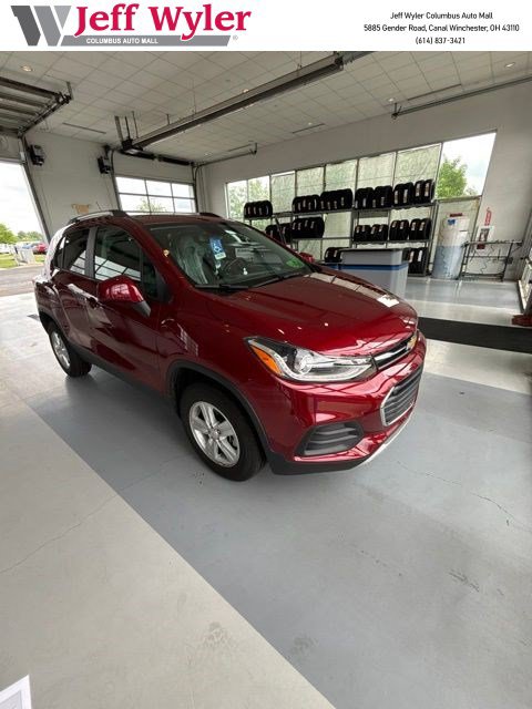 Used 2022 Chevrolet Trax LT w/ LT Convenience Package AWD/4WD image 1