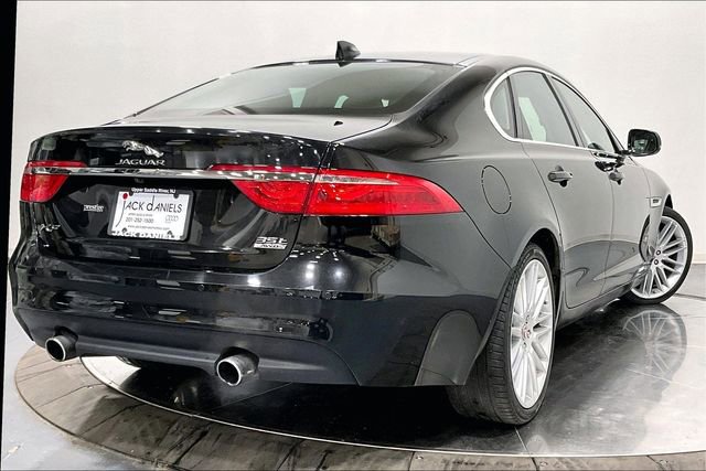 Used 2016 Jaguar XF Prestige AWD/4WD image 2