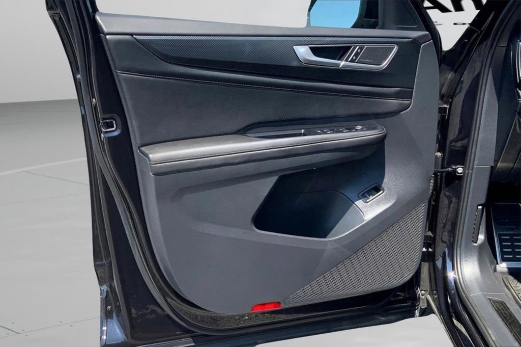 Used 2024 Volkswagen Atlas Cross Sport SEL Premium R-Line image 25