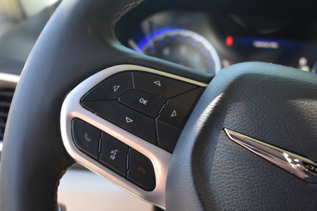 Used 2024 Chrysler Pacifica Touring-L FWD image 14