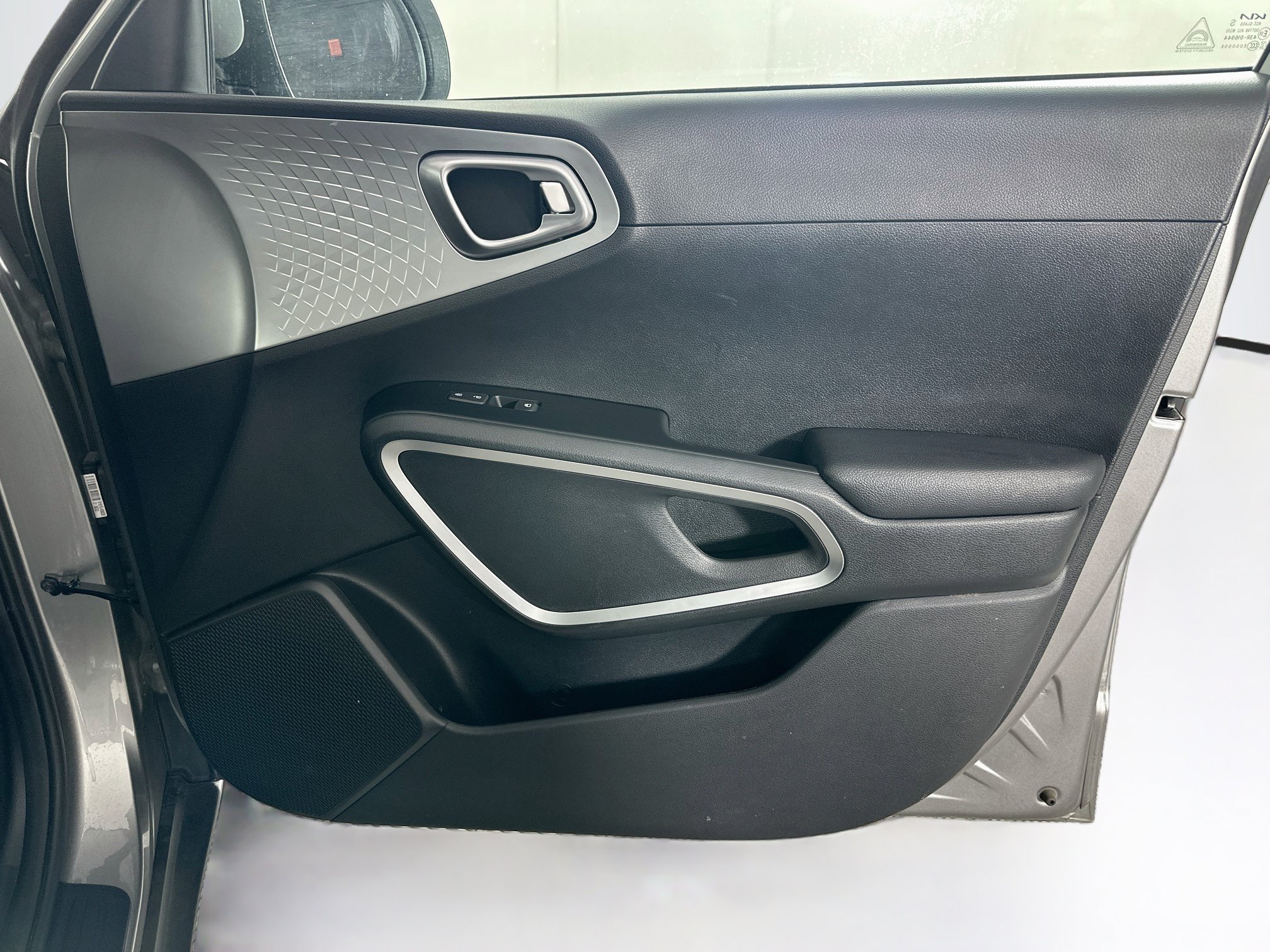Used 2025 Kia Soul LX w/ LX Technology Package FWD image 30