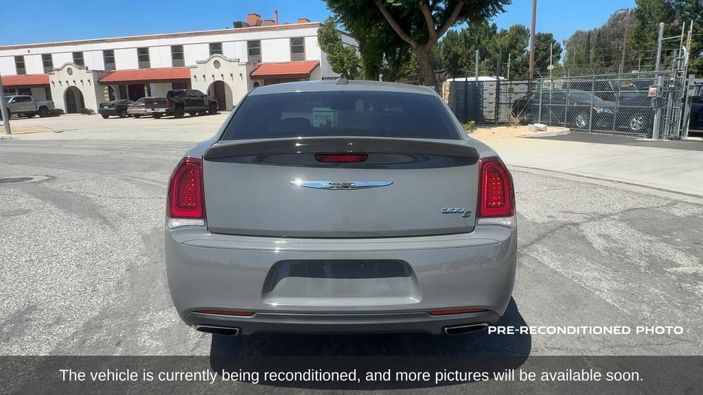 Used 2018 Chrysler 300 S w/ S Model Appearance Package RWD image 4