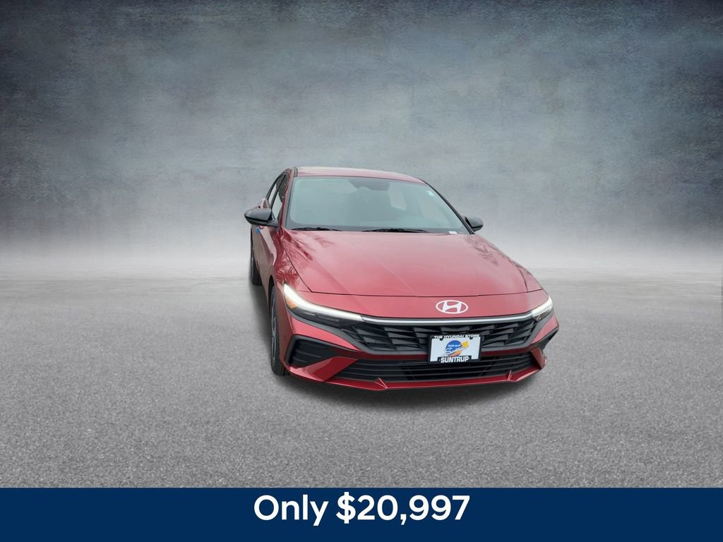 Used 2025 Hyundai Elantra Sport image 4