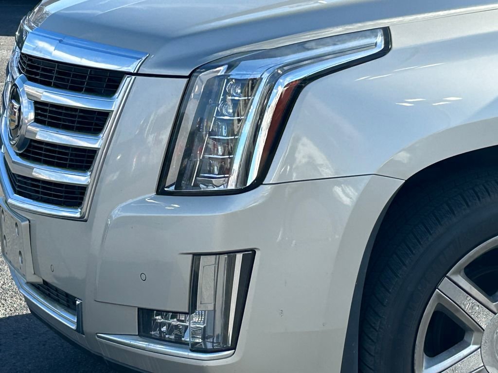 Used 2015 Cadillac Escalade Luxury AWD/4WD image 11
