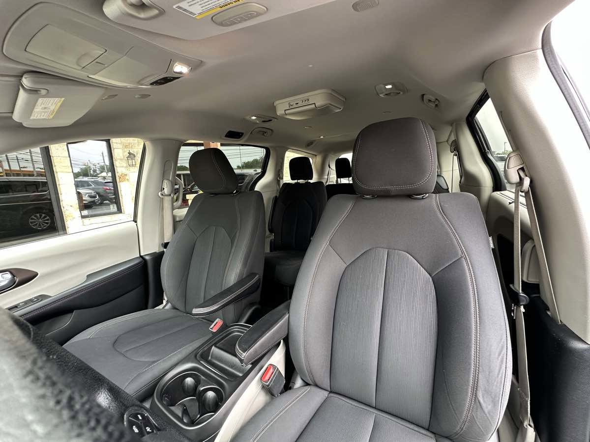 Used 2019 Chrysler Pacifica Touring Plus FWD image 10
