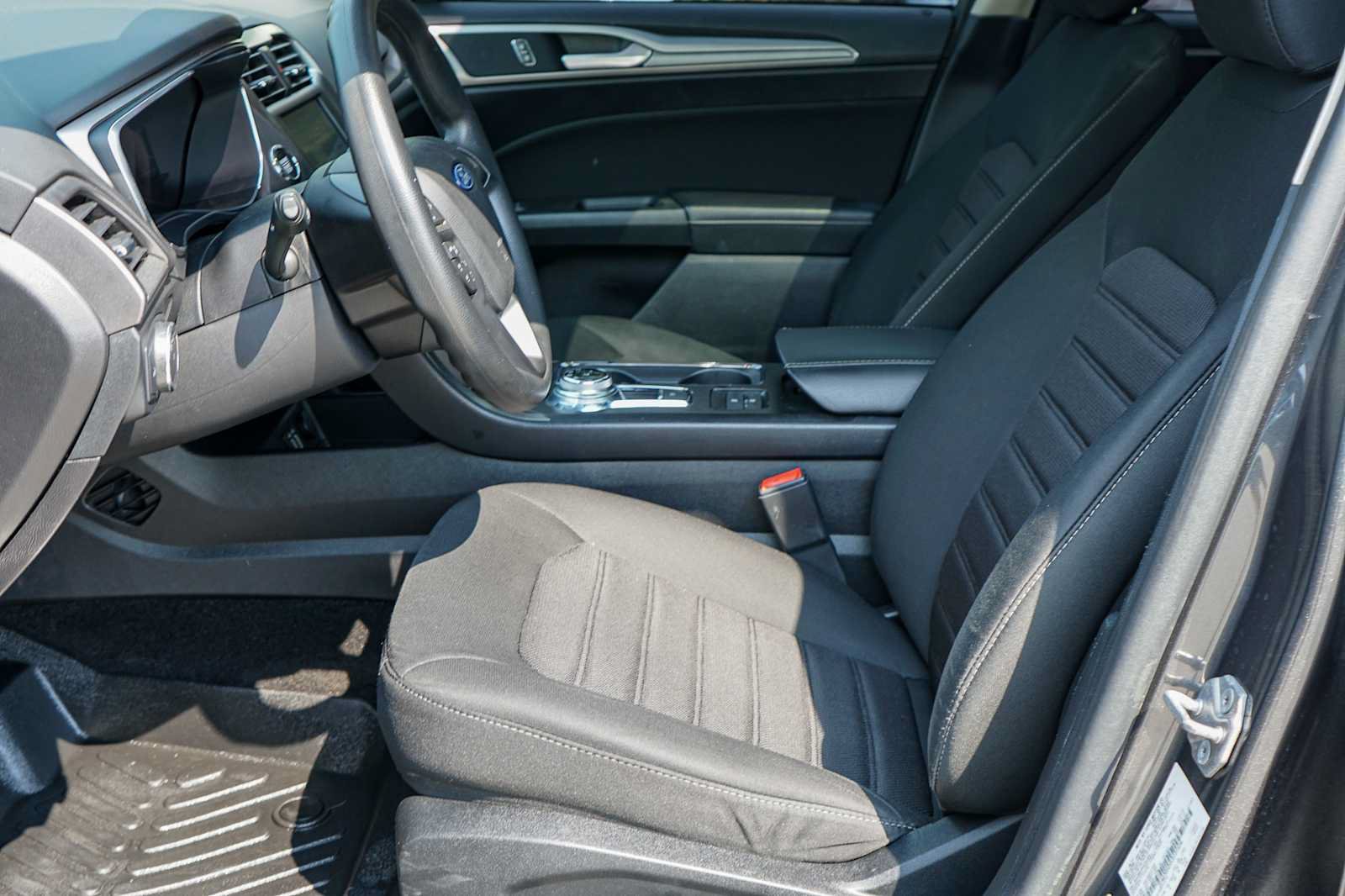 Used 2020 Ford Fusion SE FWD image 9