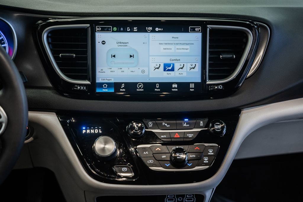 Used 2024 Chrysler Pacifica Touring-L image 26