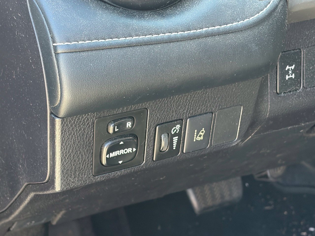 Used 2018 Toyota RAV4 XLE AWD/4WD image 8