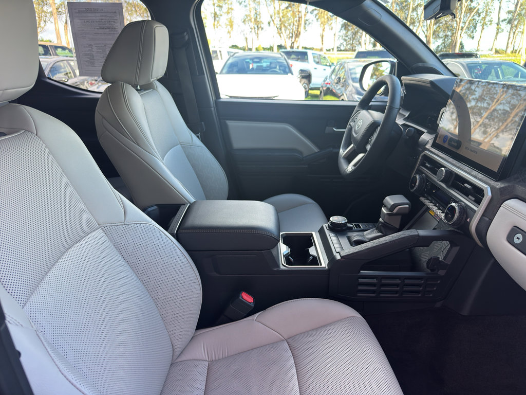 Used 2025 Toyota Tacoma Limited image 21