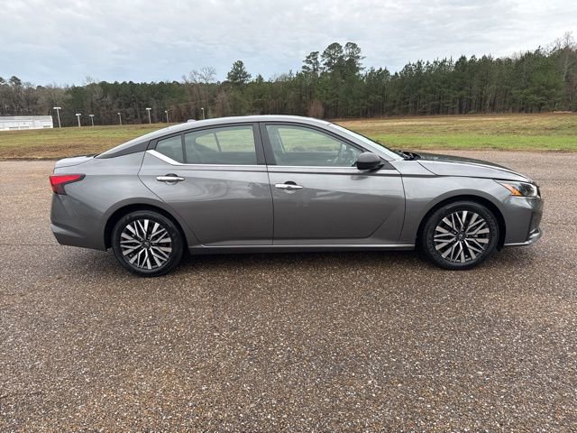 Used 2024 Nissan Altima 2.5 SV FWD image 8
