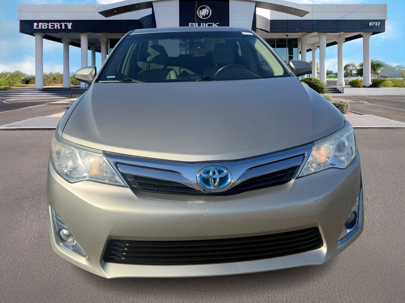 Used 2013 Toyota Camry XLE w/ Convenience Pkg image 4