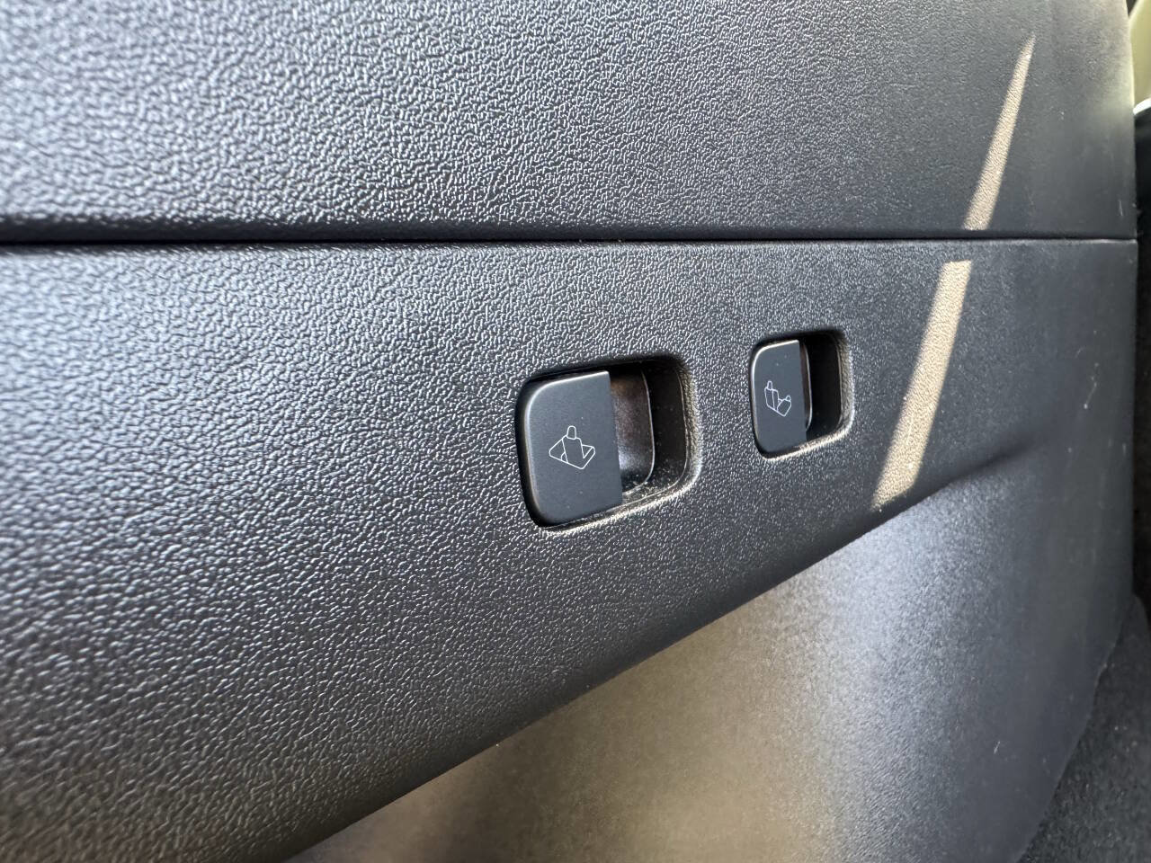 Used 2020 Tesla Model Y Long Range image 19