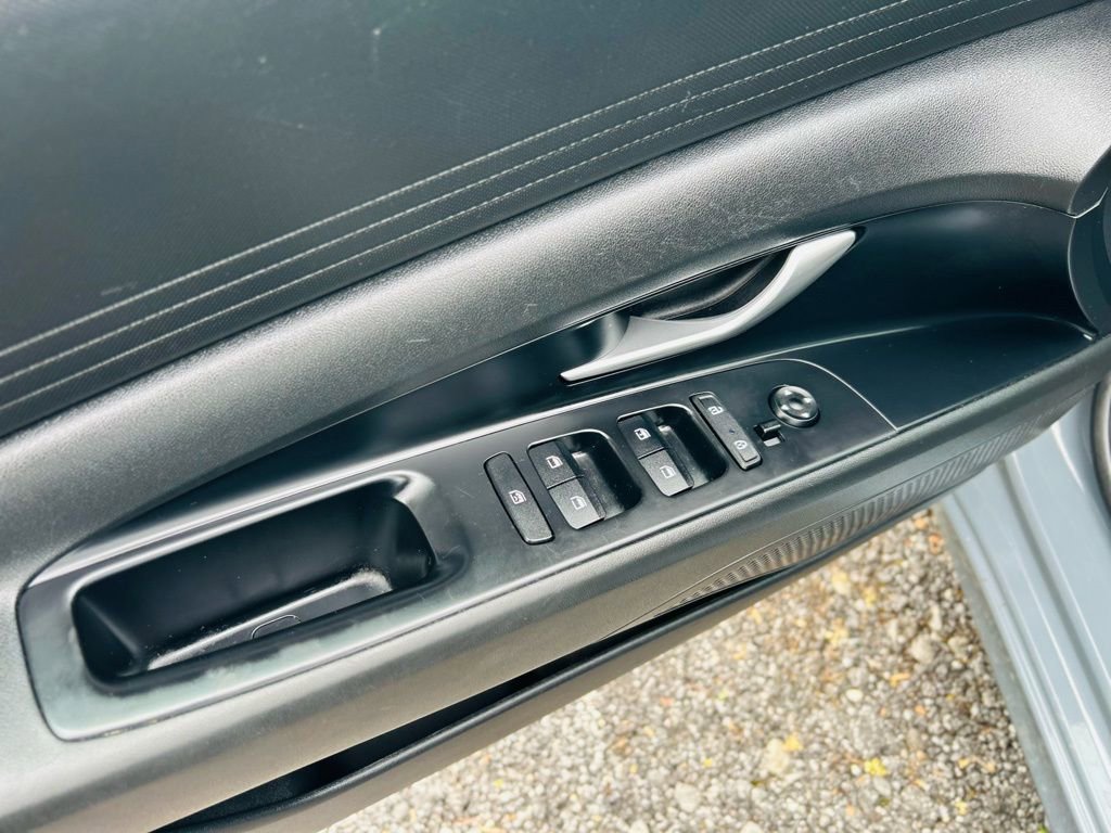 Used 2021 Hyundai Elantra SE image 21