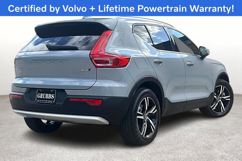 Certified 2025 Volvo XC40 B5 Core image 2
