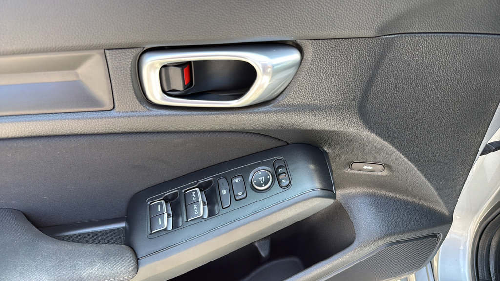 Used 2023 Honda Civic Sport image 11