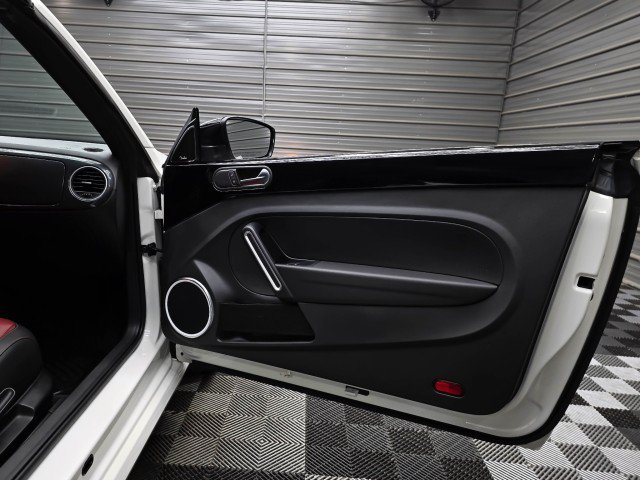 Used 2013 Volkswagen Beetle 2.0T FWD image 32