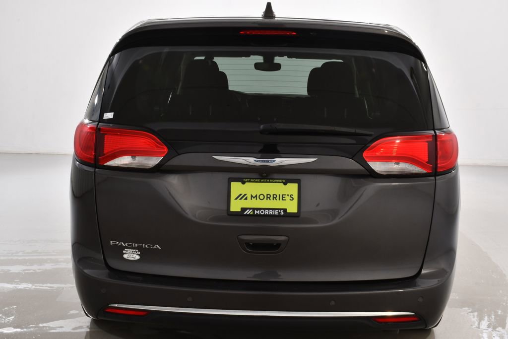 Used 2018 Chrysler Pacifica Touring Plus w/ Tire & Wheel Group FWD image 13