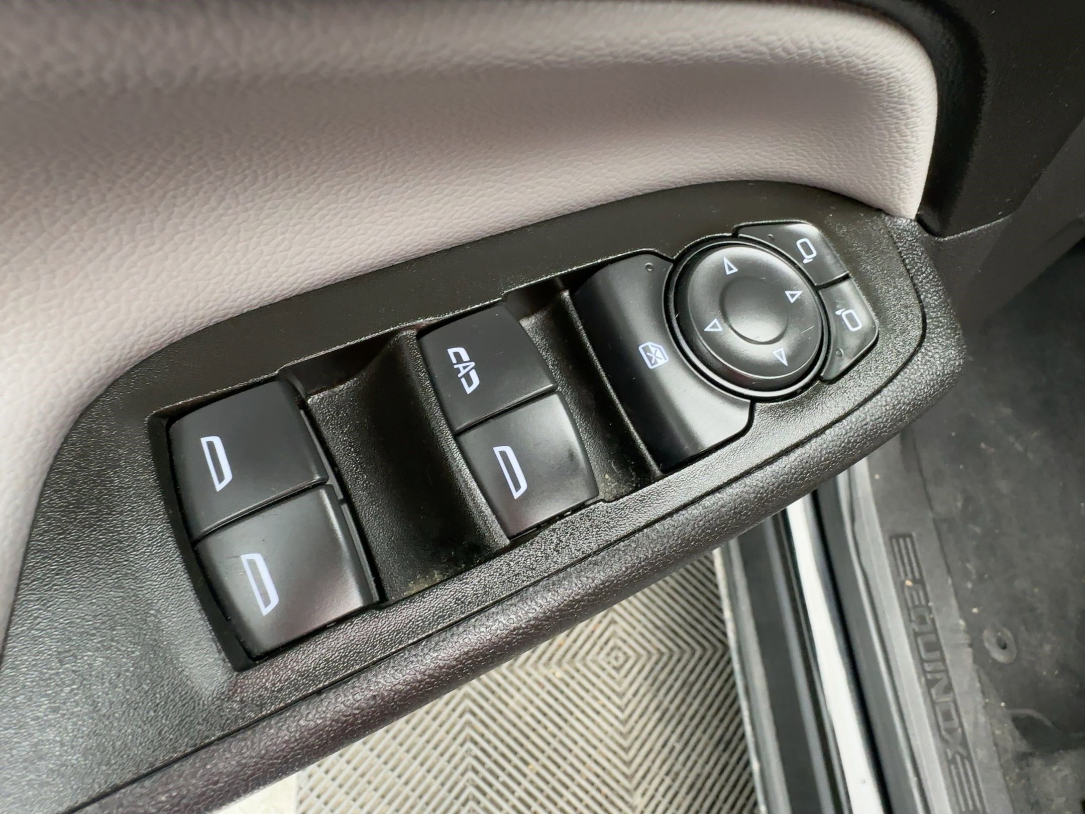 Used 2024 Chevrolet Equinox LS w/ LS Convenience Package image 13