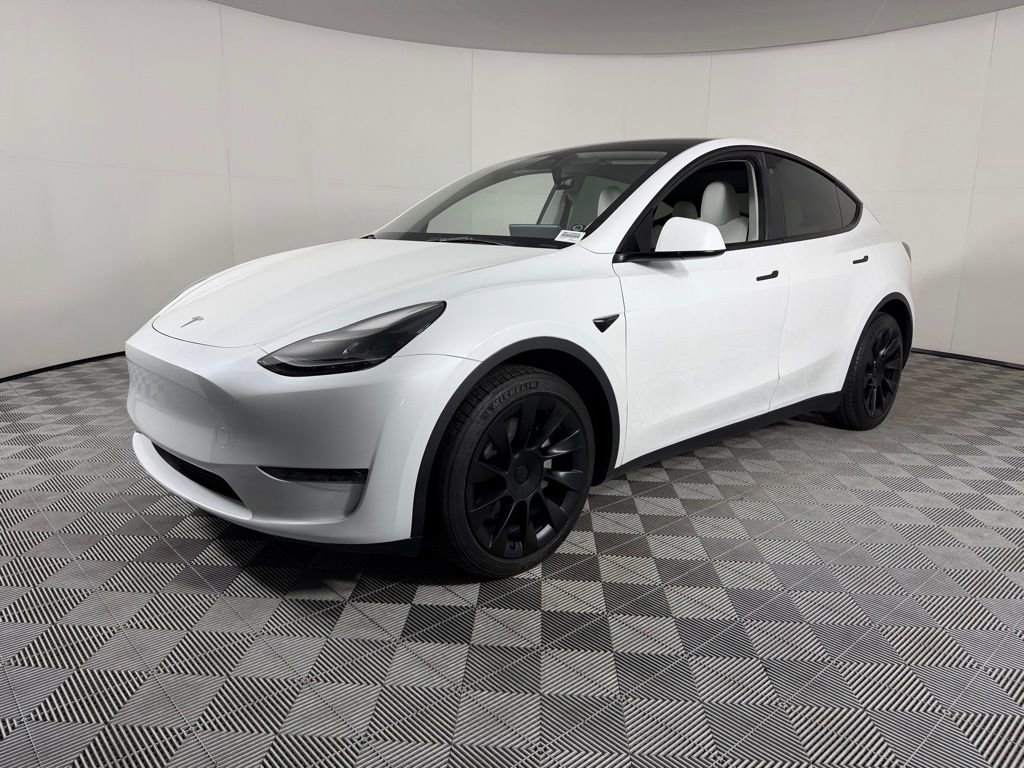 Used 2023 Tesla Model Y Long Range image 3