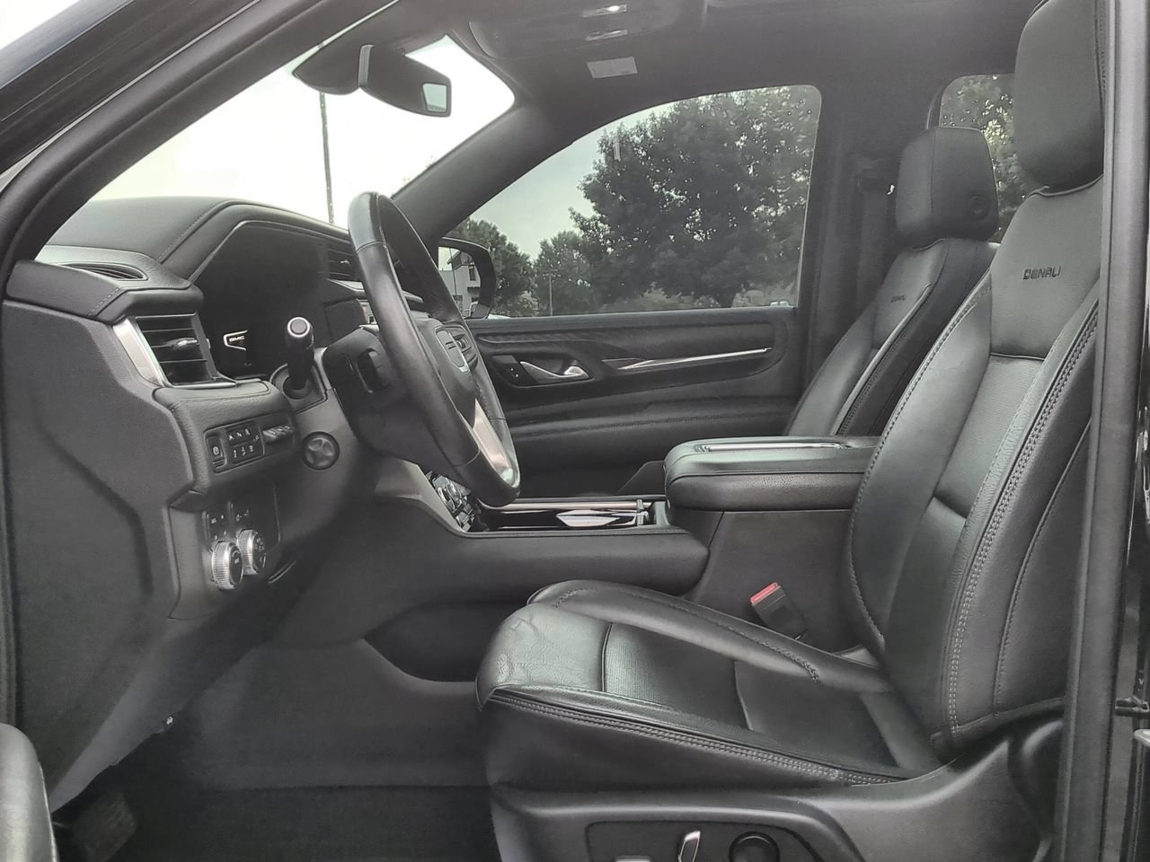 Used 2022 GMC Yukon XL Denali AWD/4WD image 19