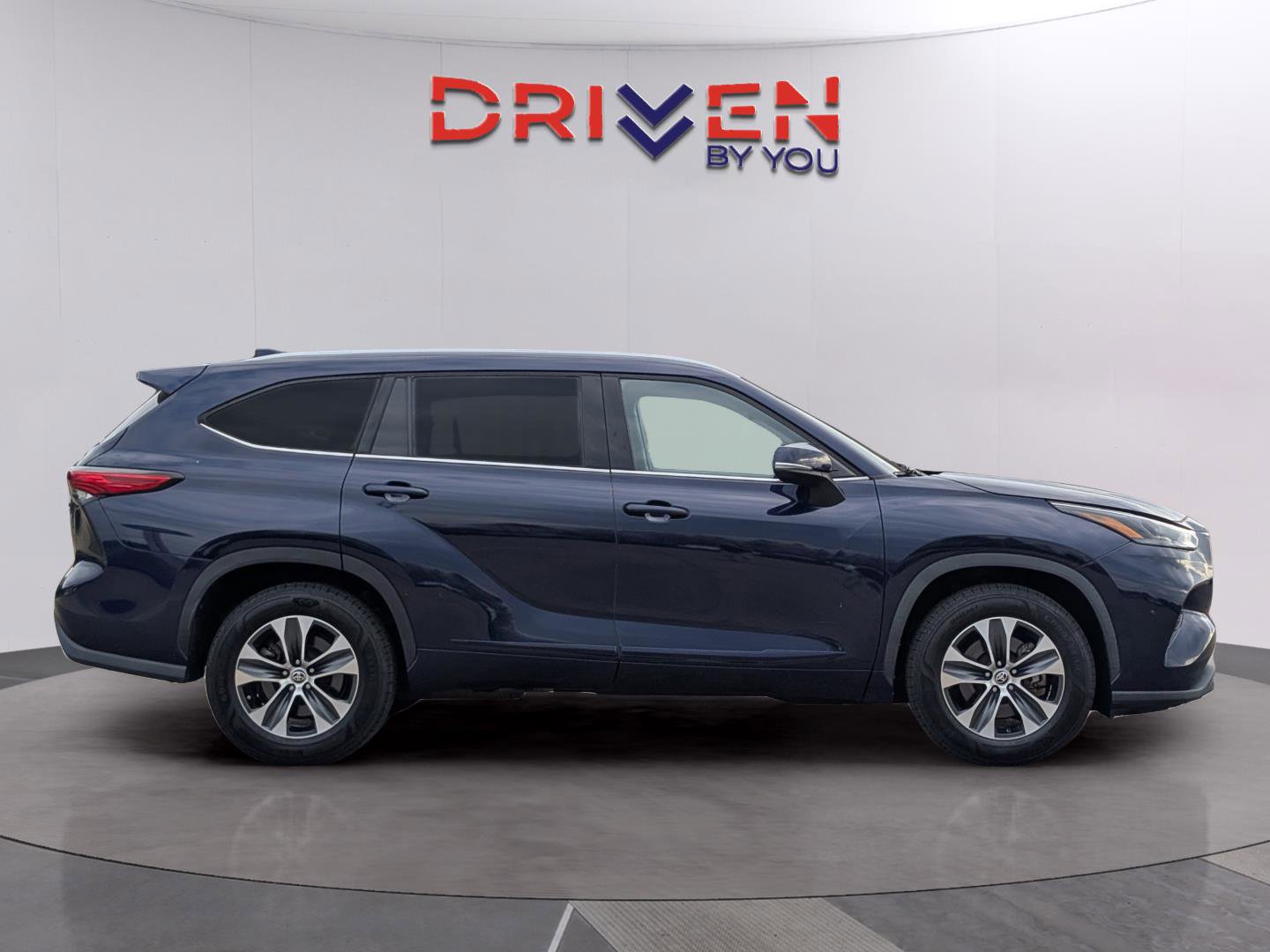 Used 2022 Toyota Highlander XLE image 6