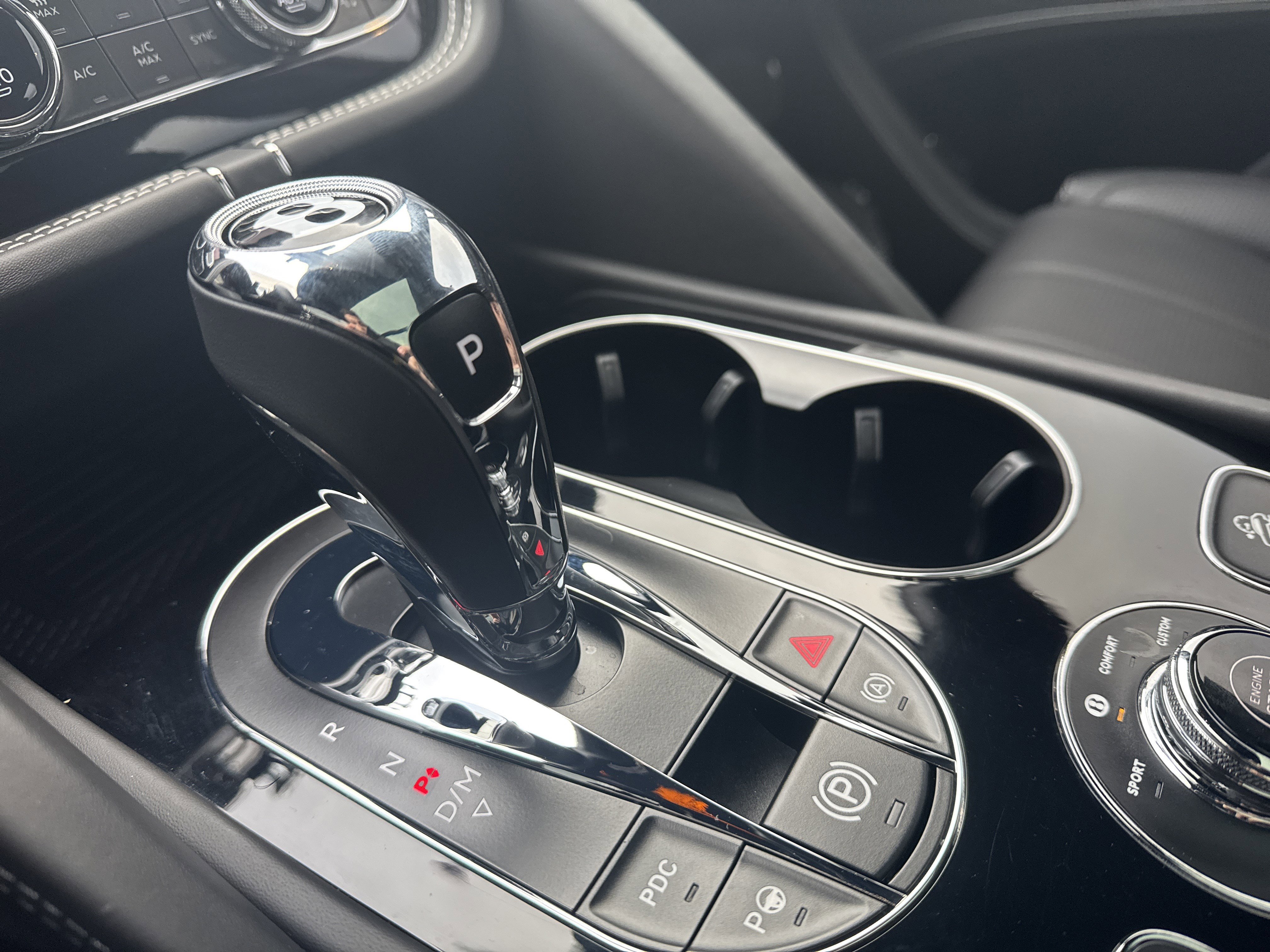 Used 2023 Bentley Bentayga Extended Wheelbase image 18