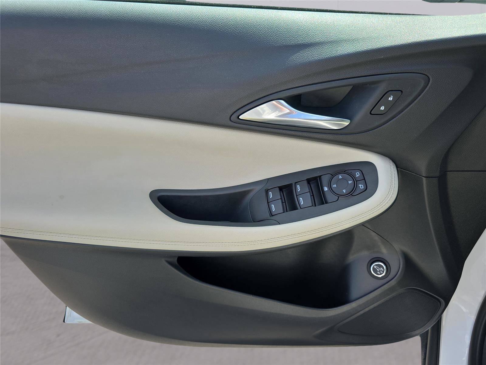 Used 2020 Buick Encore GX Preferred w/ Cold Weather Comfort Package image 17