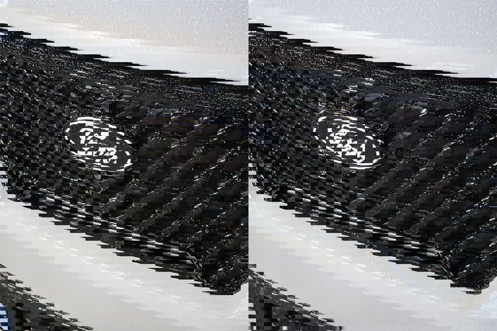 New 2025 Ford Maverick Lariat w/ Black Appearance Package image 5