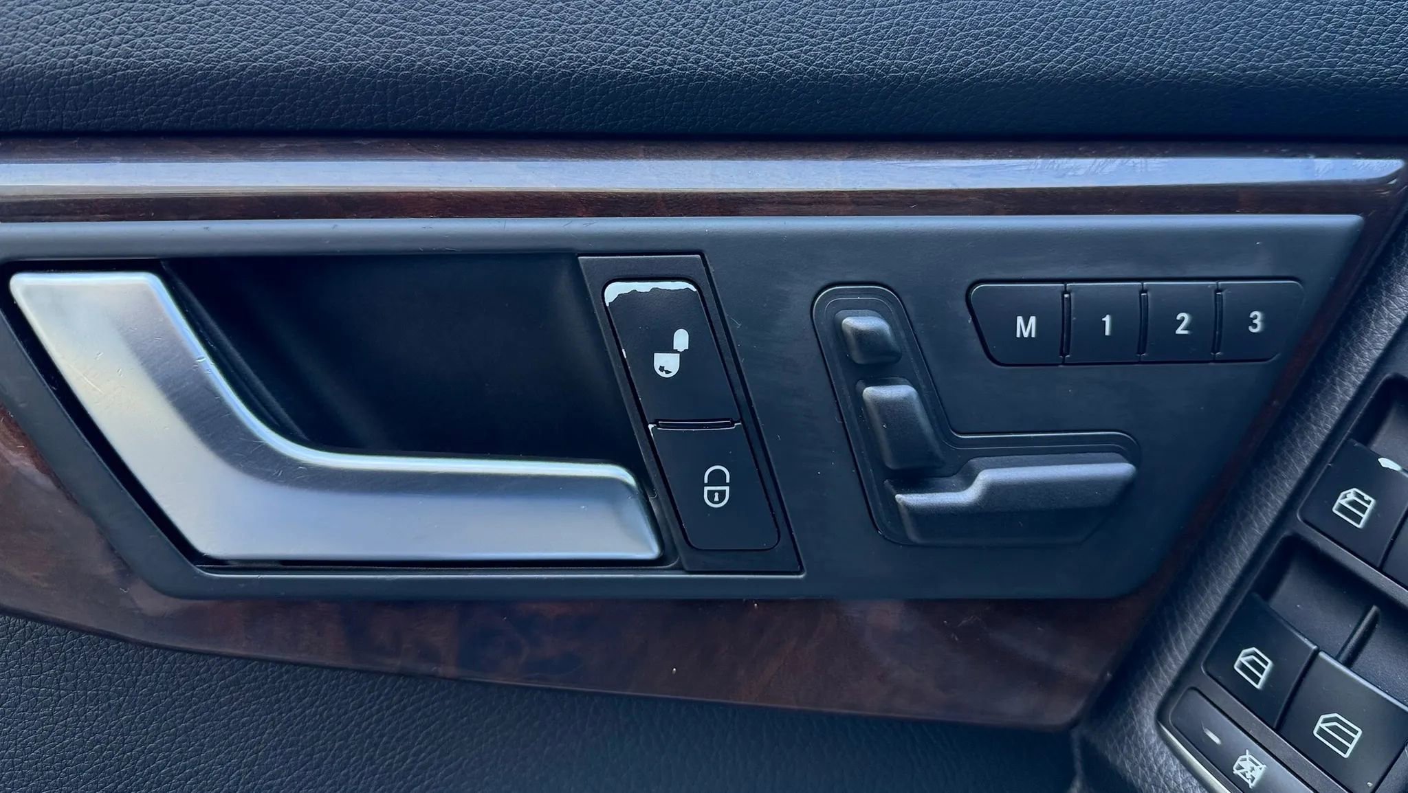 Used 2014 Mercedes-Benz GLK 350 4MATIC image 23