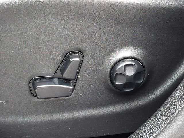 Used 2019 Jeep Cherokee Latitude Plus w/ Comfort/Convenience Group image 25