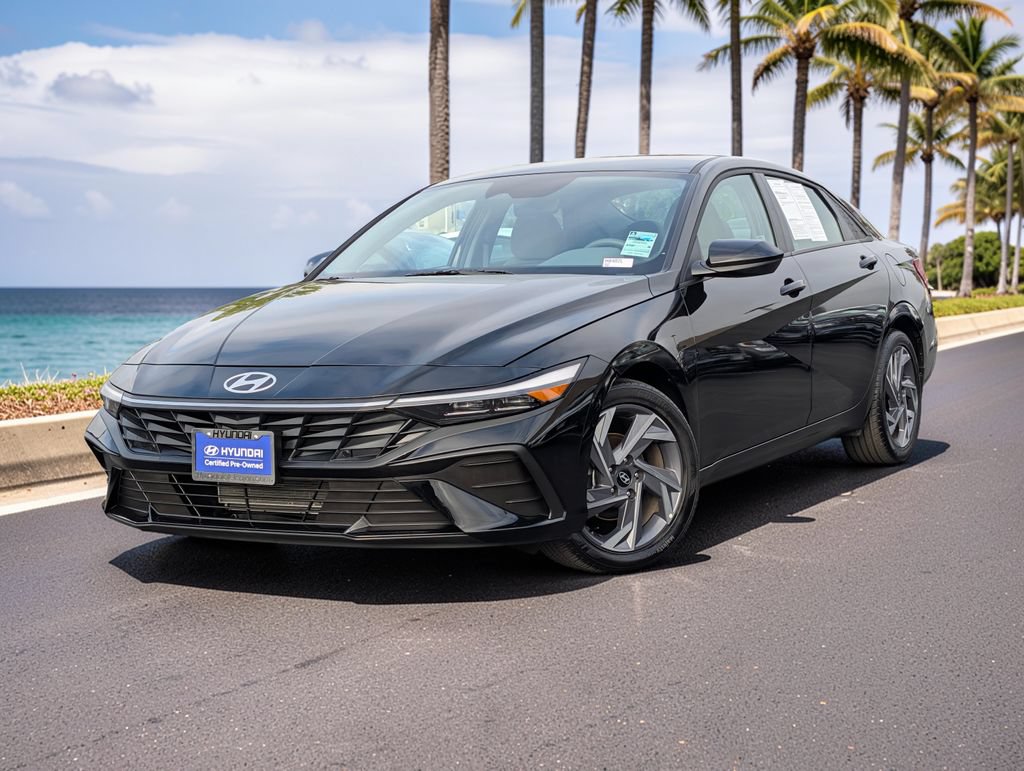 Certified 2025 Hyundai Elantra Sport FWD image 2