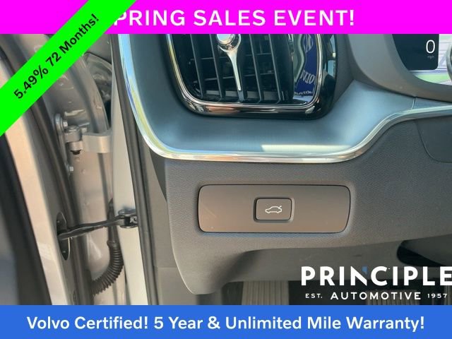 Certified 2025 Volvo XC60 B5 Core image 26