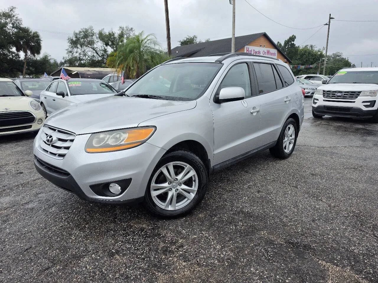 Used 2011 Hyundai Santa Fe SE FWD image 1