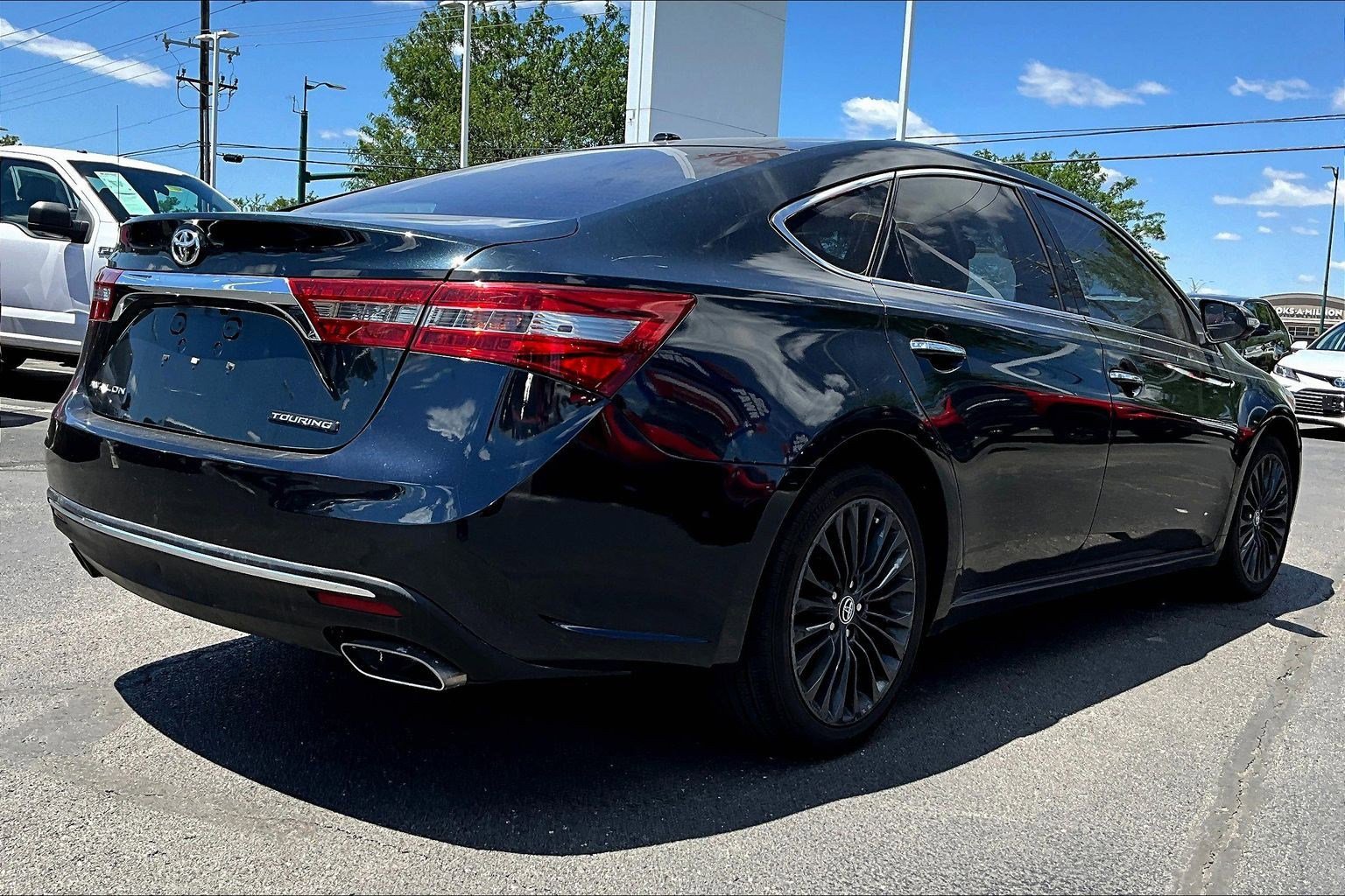 Used 2016 Toyota Avalon Touring FWD image 6