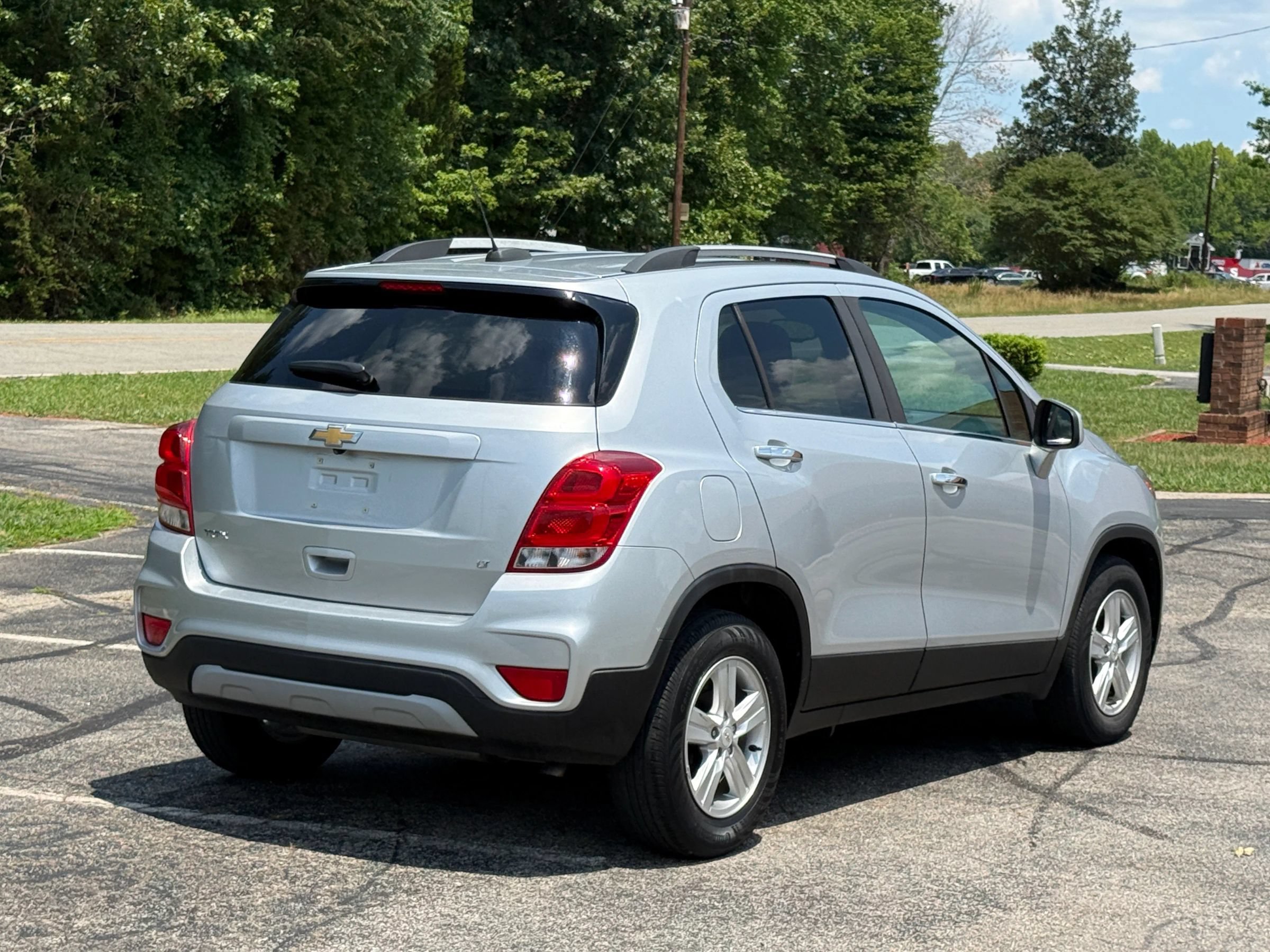 Used 2020 Chevrolet Trax LT w/ LT Convenience Package FWD image 4