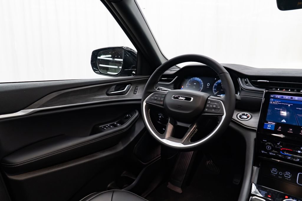 New 2025 Jeep Grand Cherokee L Limited w/ Trailer Tow Package image 12