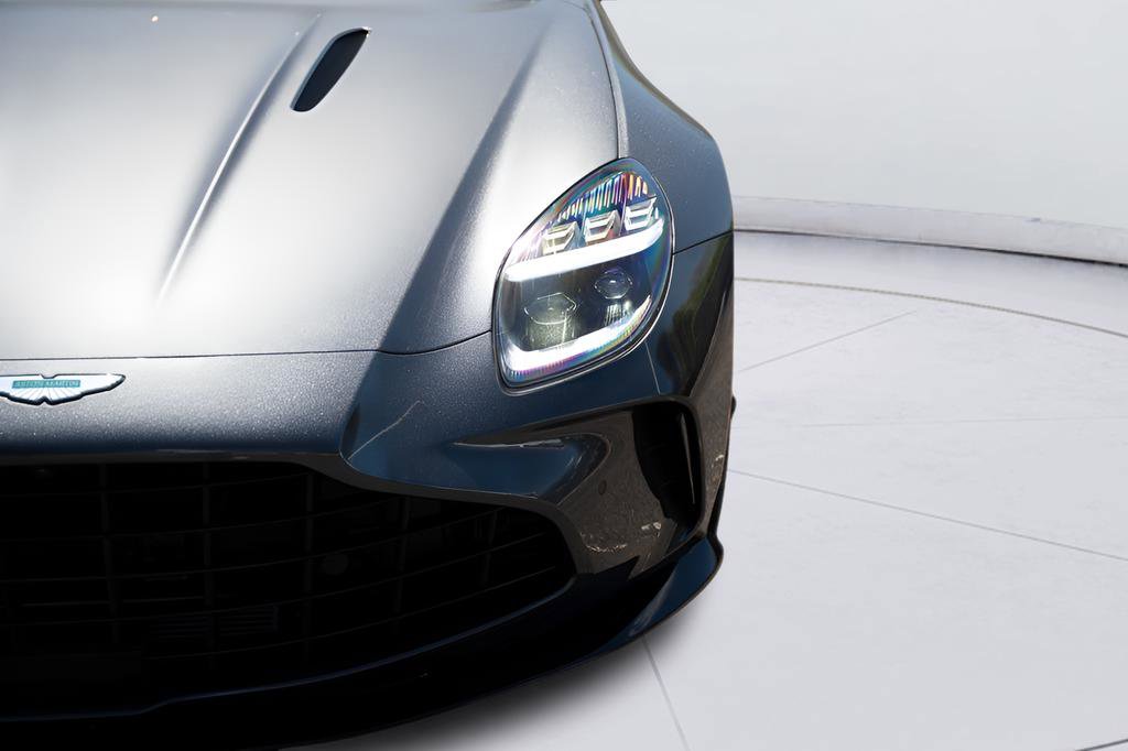 Used 2025 Aston Martin V8 Vantage Coupe RWD image 16