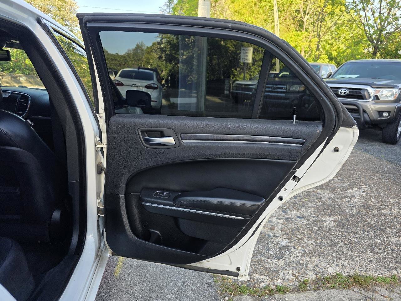 Used 2014 Chrysler 300 C AWD/4WD image 37