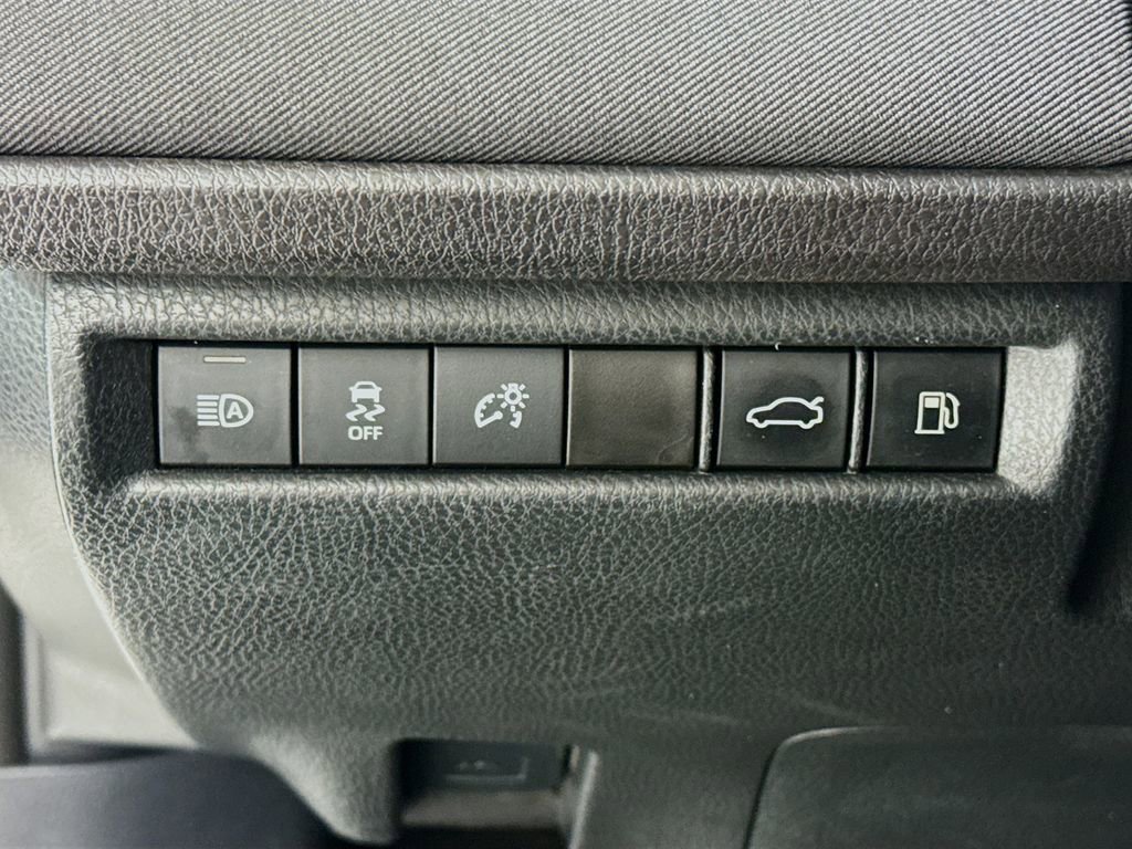 Used 2025 Toyota Camry LE AWD/4WD image 10