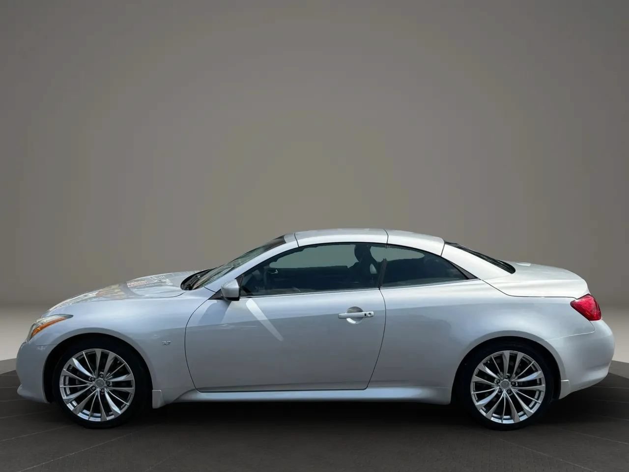 Used 2014 INFINITI Q60 Convertible w/ Premium Package RWD image 11
